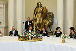  Juhlapäivällinen tarjoiltiin Presidentinlinnan Valtiosalissa Copyright © Tasavallan presidentin kanslia